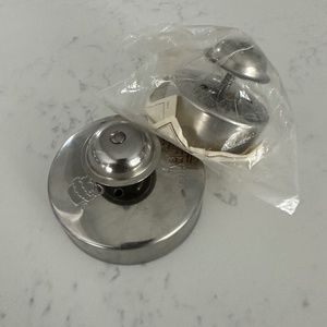 NEVER USED-Set of 2-Vintage The Pampered Chef Cut 'n Seal Makes  3.0” and. 4.0”